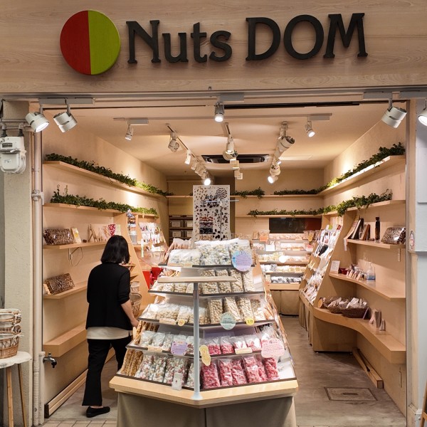 Nuts DOM store